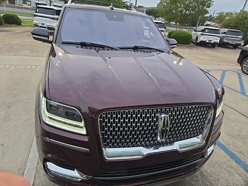 Used 2019 Lincoln Navigator Reserve AWD/4WD image 2