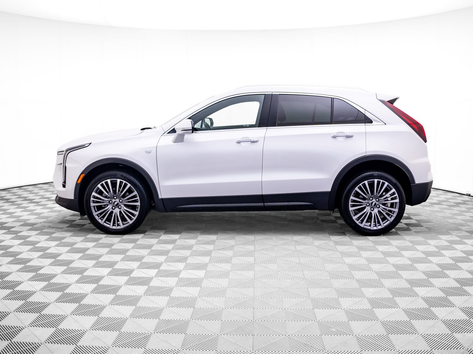 Certified 2024 Cadillac XT4 Premium Luxury w/ Technology Package FWD image 2