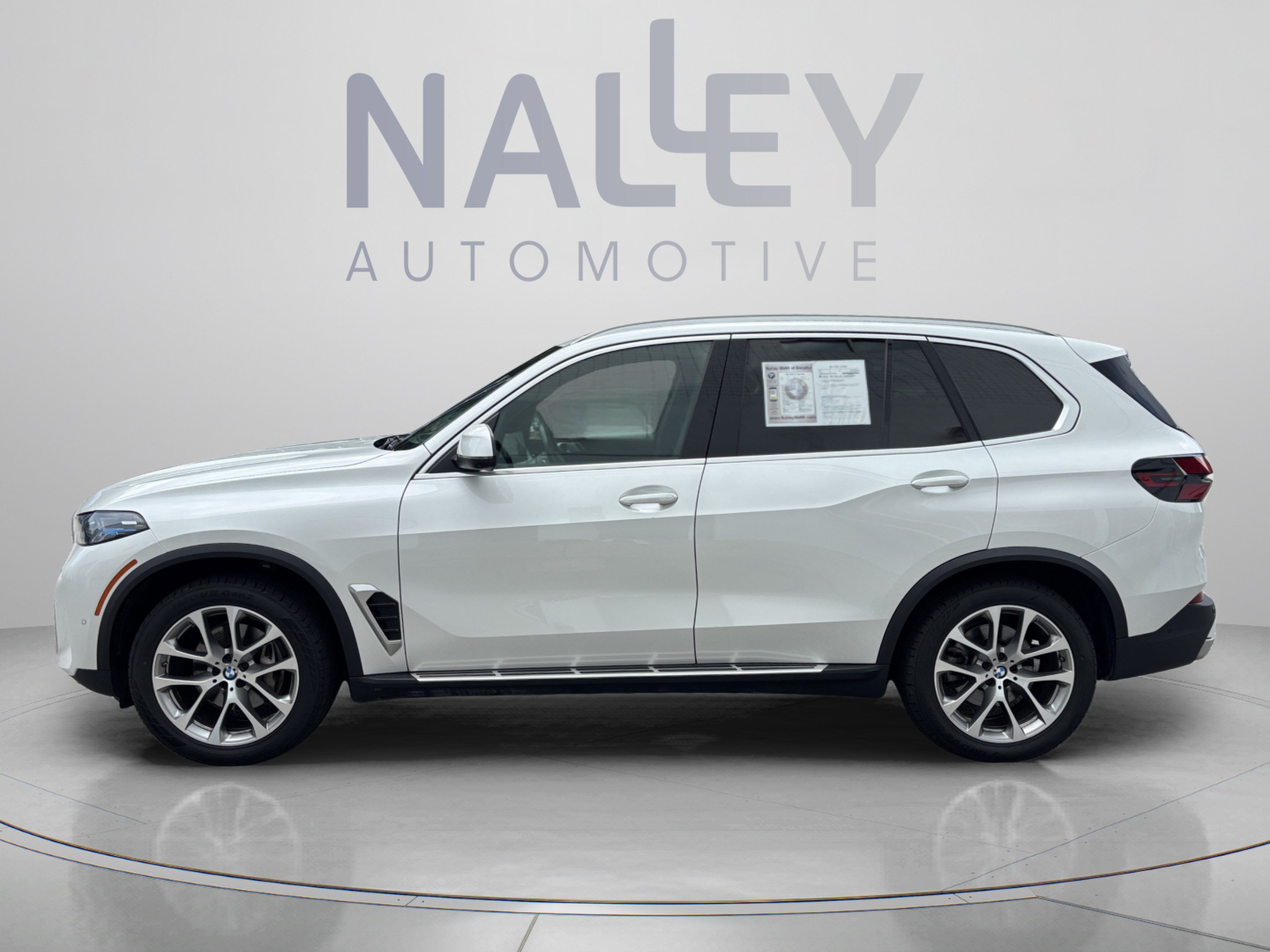 Used 2024 BMW X5 sDrive40i RWD image 2