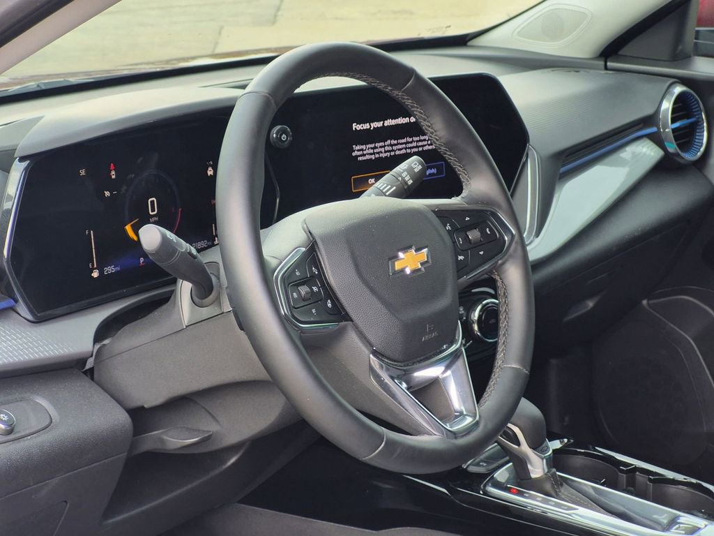 Used 2025 Chevrolet Trax LT w/ LT Convenience Package FWD image 14