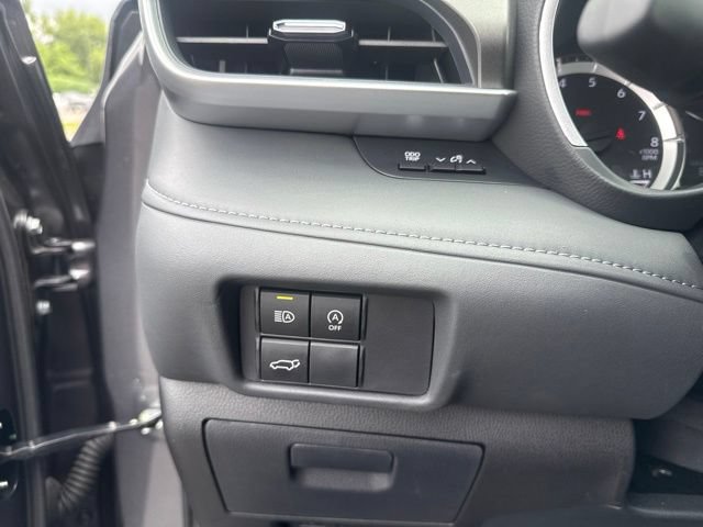 Used 2025 Toyota Highlander XLE FWD image 27