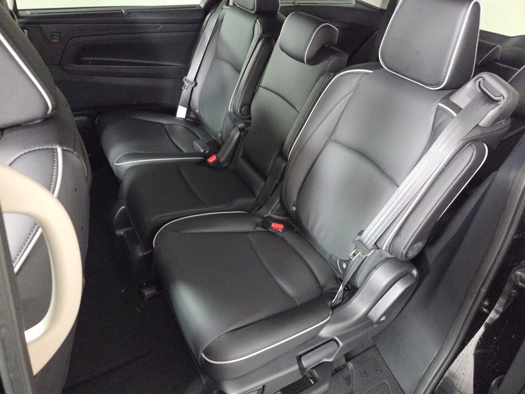 New 2026 Honda Odyssey Touring image 3