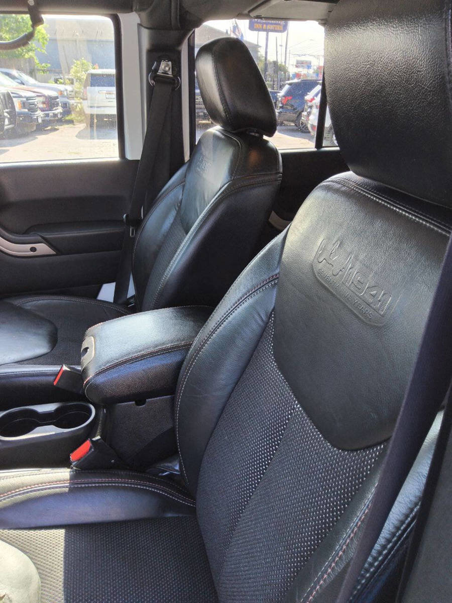 Used 2016 Jeep Wrangler Unlimited Sahara AWD/4WD image 11