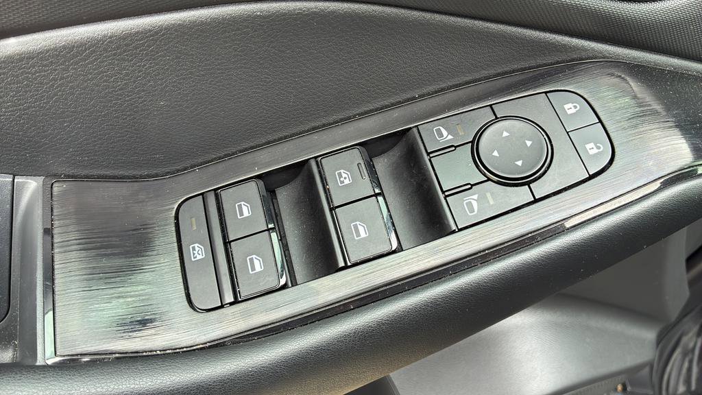 Used 2024 Nissan Rogue S image 12