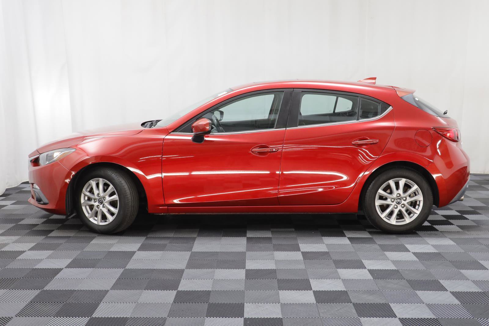 Used 2016 MAZDA MAZDA3 i Grand Touring image 4