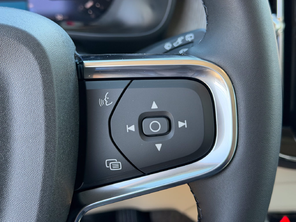 New 2026 Volvo XC40 B5 Ultra w/ Protection Package Premier AWD/4WD image 18