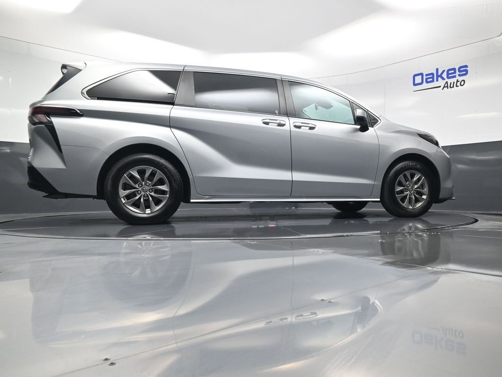 Used 2024 Toyota Sienna LE image 44