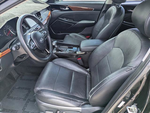 Used 2017 Kia Cadenza Premium w/ Luxury Package image 16