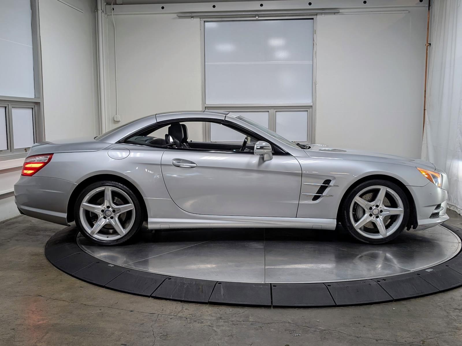Used 2013 Mercedes-Benz SL 550 w/ Premium Pkg image 18