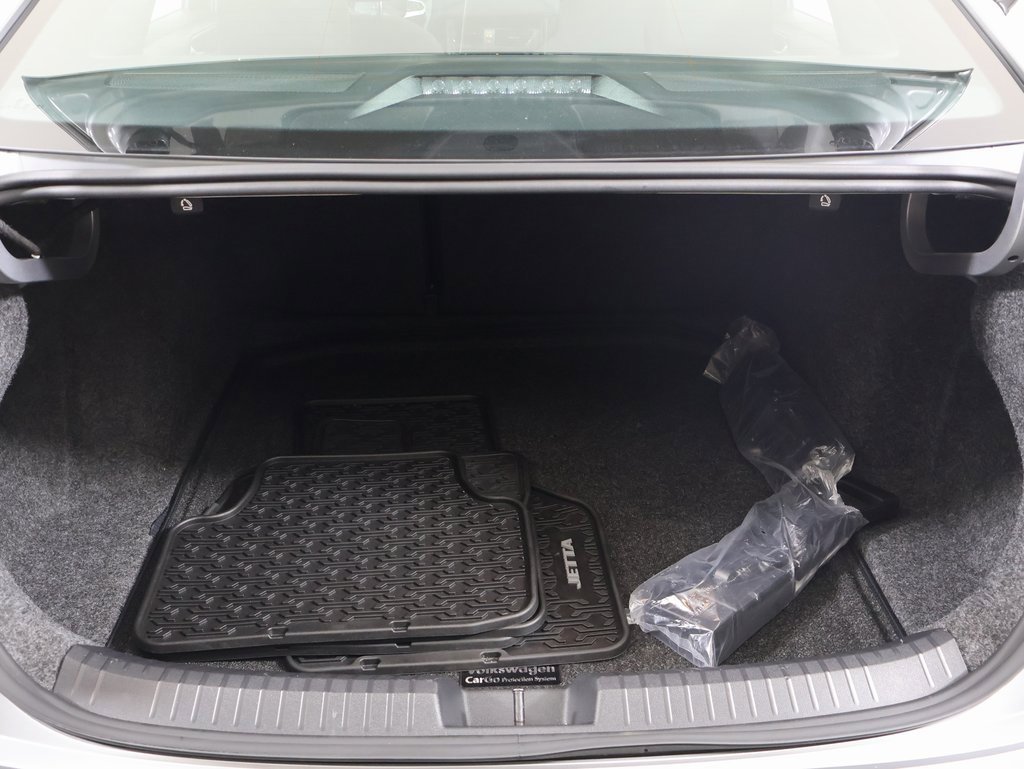 Used 2025 Volkswagen Jetta Sport image 17