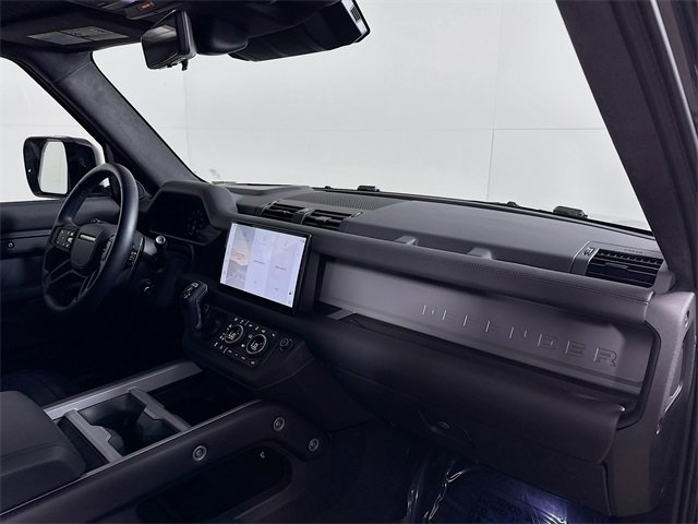 Certified 2025 Land Rover Defender 110 V8 image 31