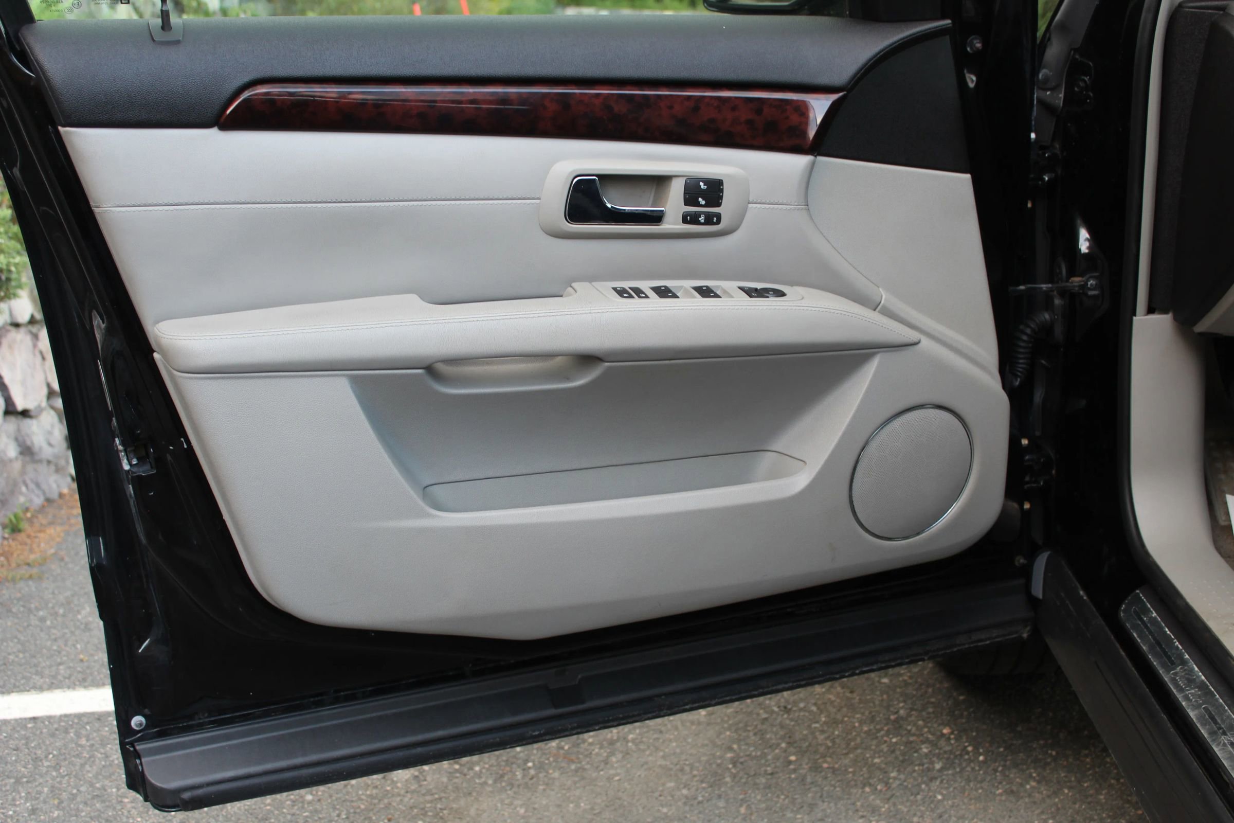 Used 2007 Cadillac SRX w/ Theater Package image 12