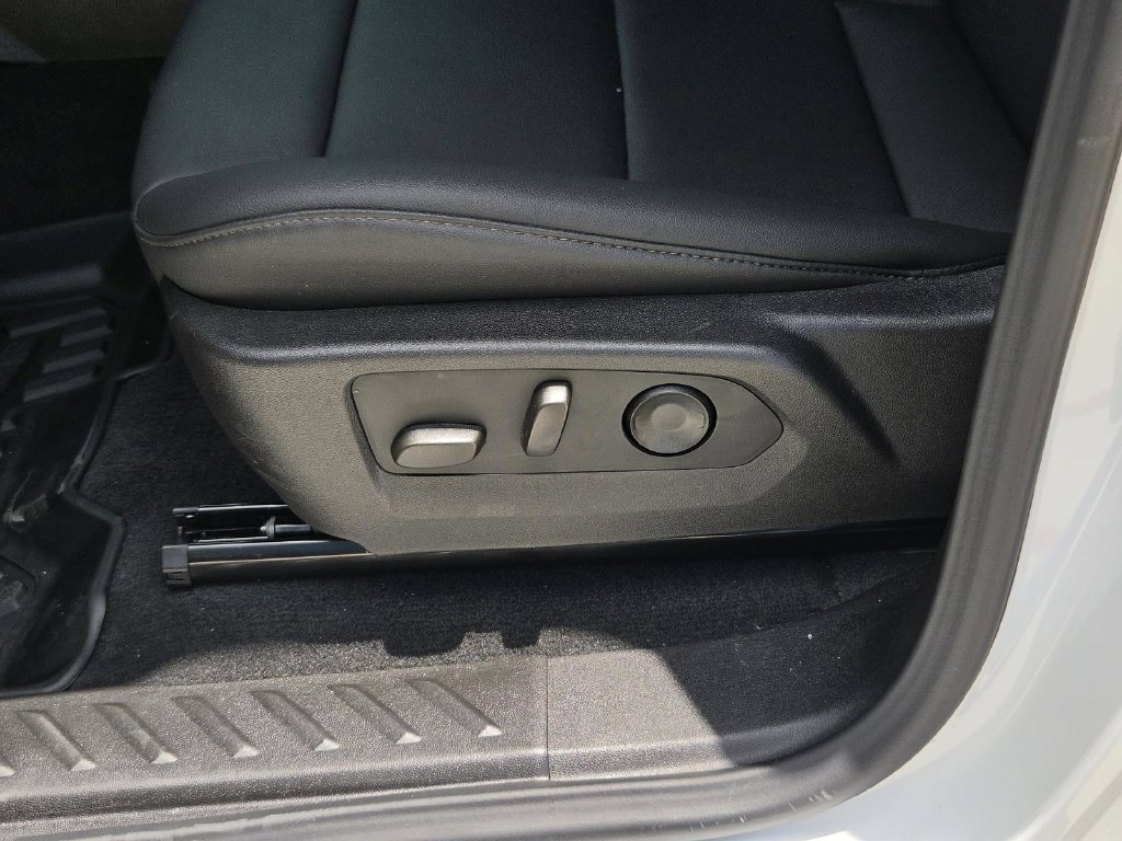 Used 2026 Chevrolet Colorado Trail Boss AWD/4WD image 13