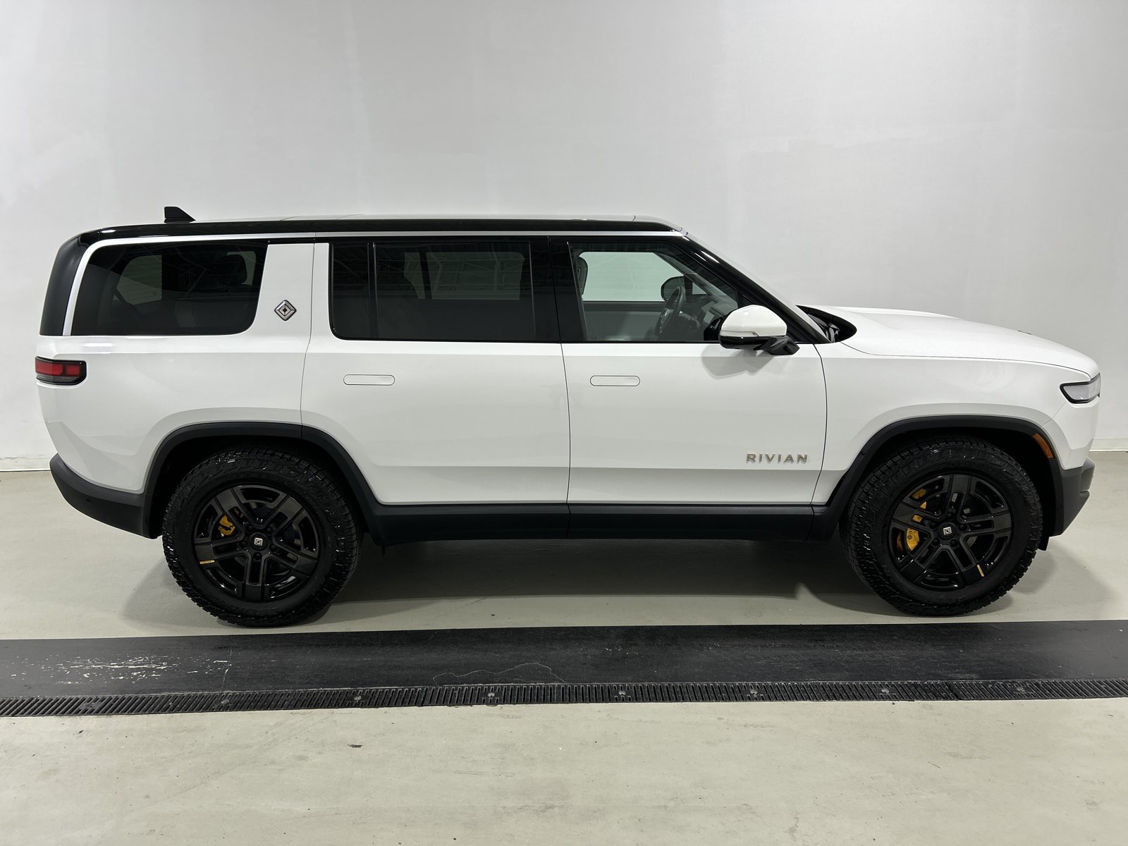 Used 2023 Rivian R1S Adventure AWD/4WD image 6