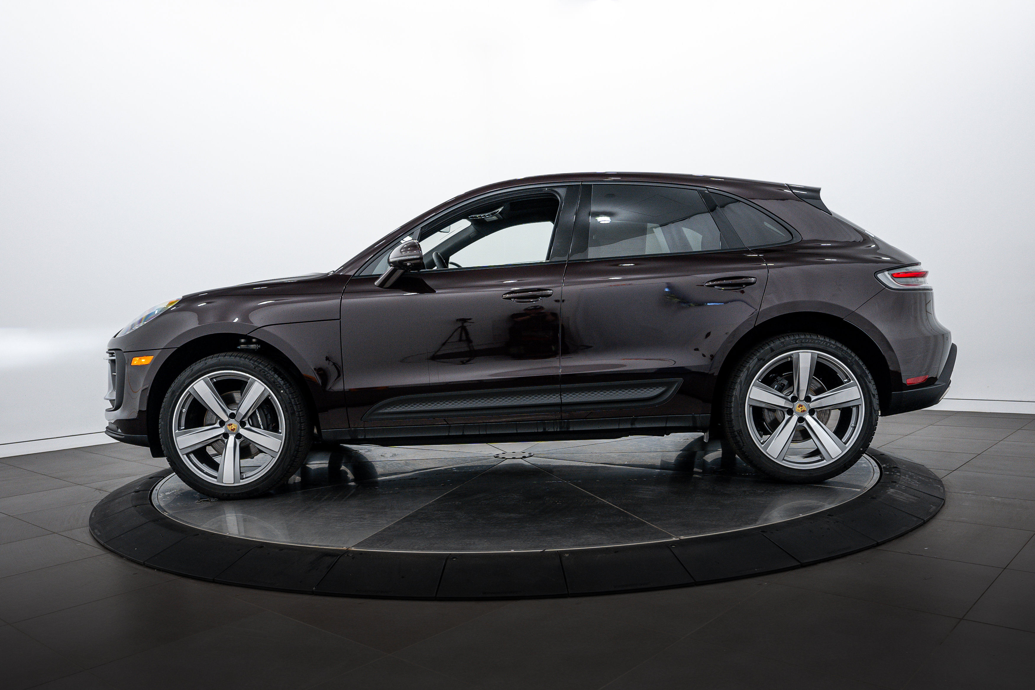 New 2025 Porsche Macan image 2