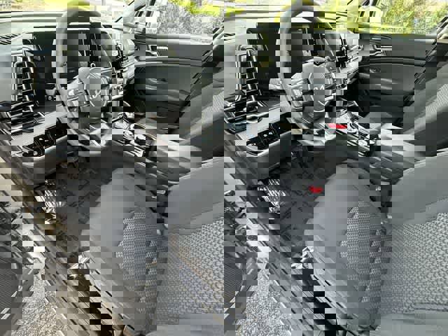 Used 2023 Kia Sportage LX image 14