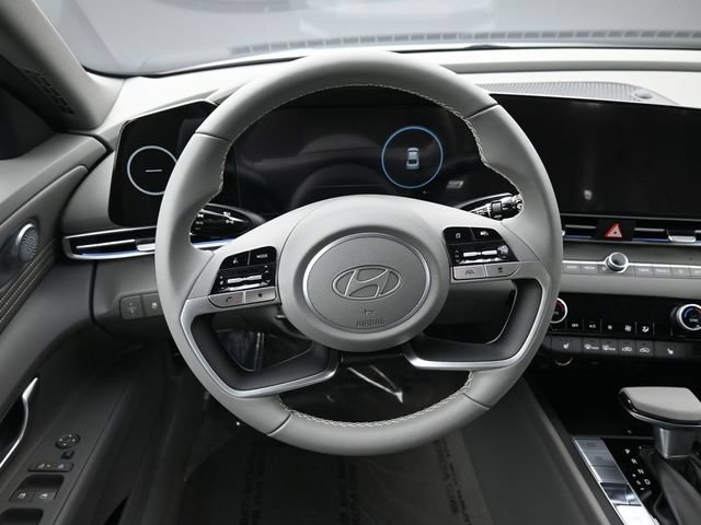 Used 2025 Hyundai Elantra SEL FWD image 14