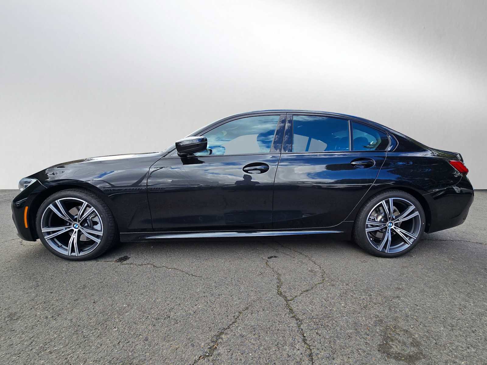 Used 2021 BMW 330i xDrive Sedan w/ M Sport Package image 6