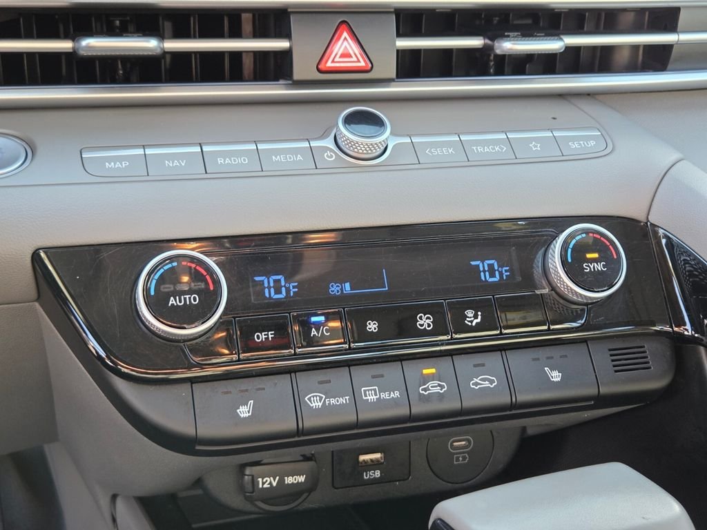 Used 2025 Hyundai Elantra SEL FWD image 32