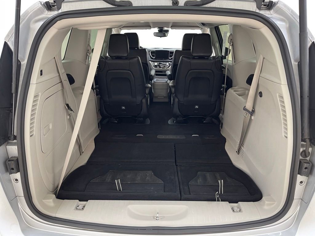 Used 2024 Chrysler Pacifica Select image 6