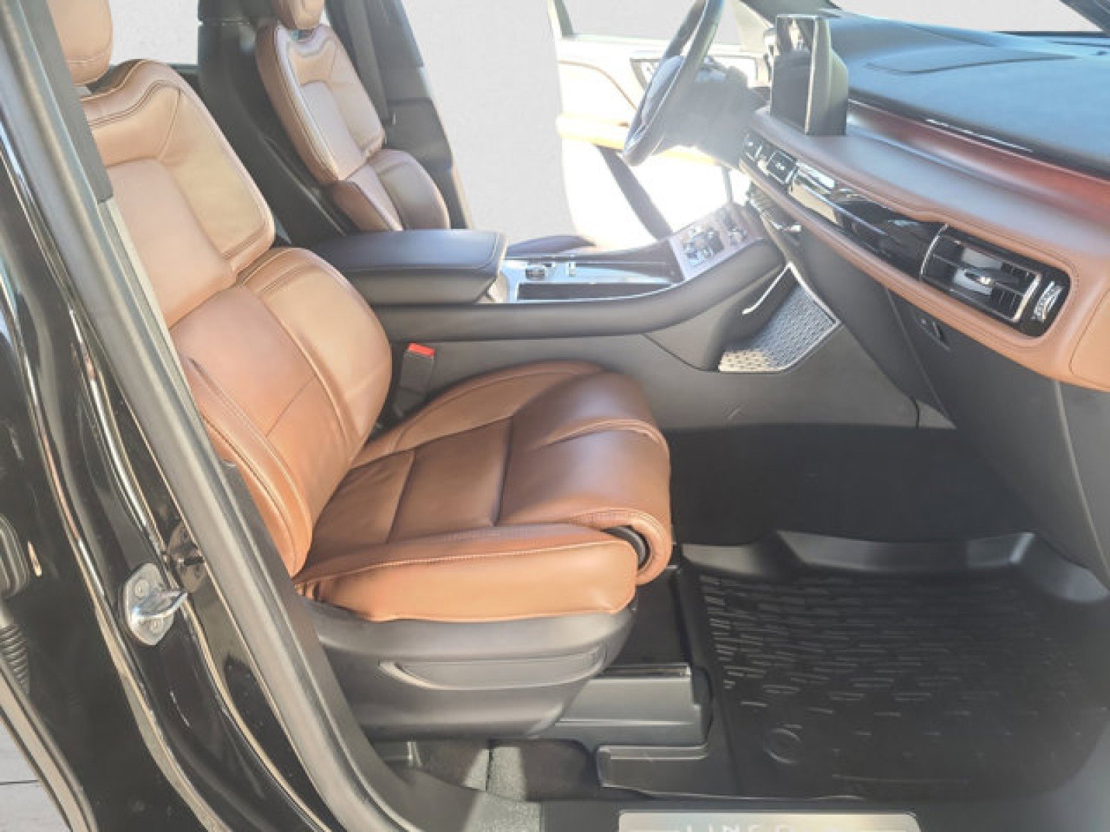 Used 2024 Lincoln Aviator Reserve w/ Equipment Group 201A image 22