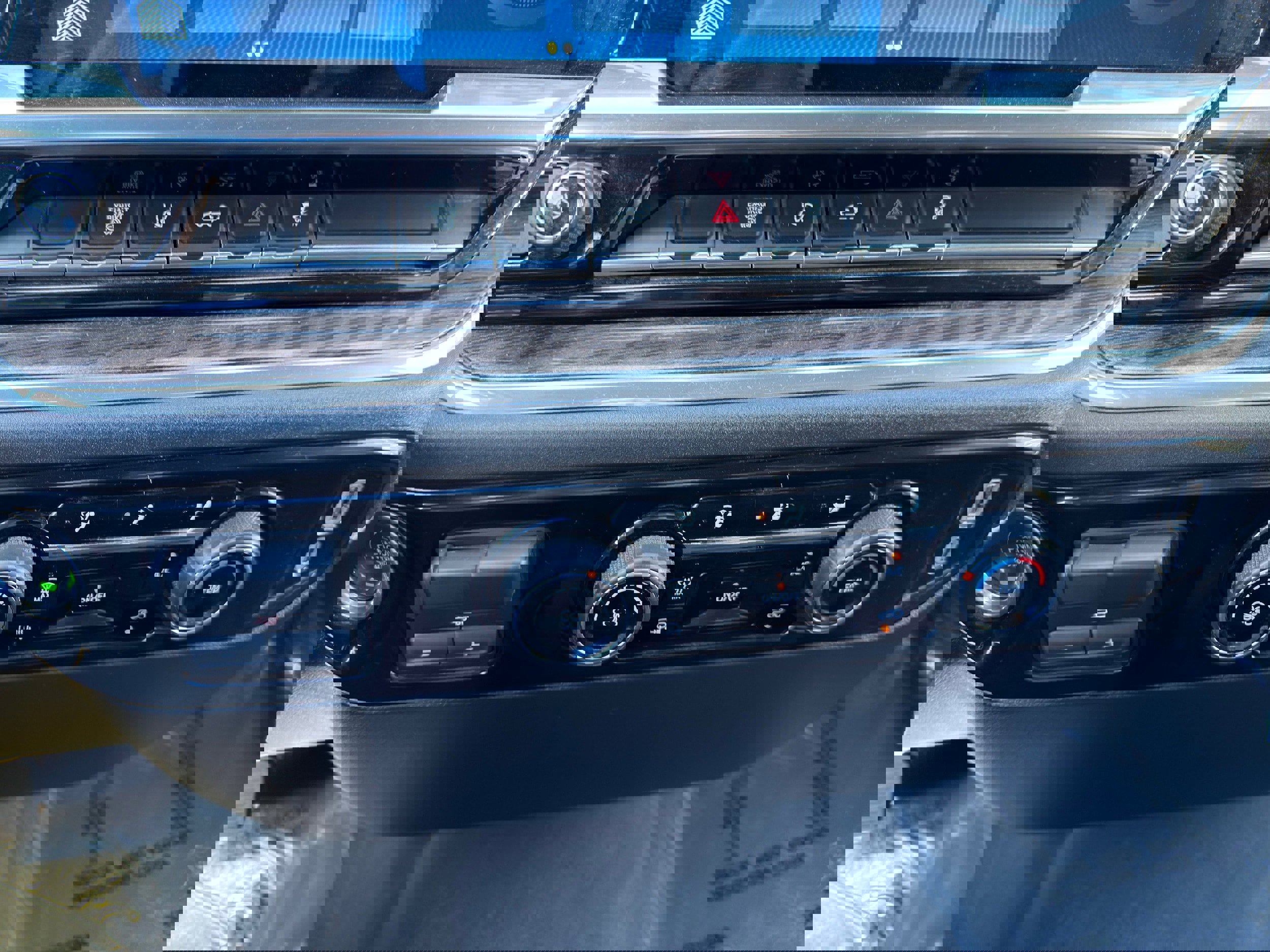 Used 2024 Chevrolet Silverado 2500 LT image 35