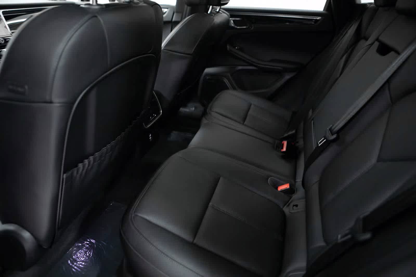 Certified 2026 Porsche Macan AWD/4WD image 36