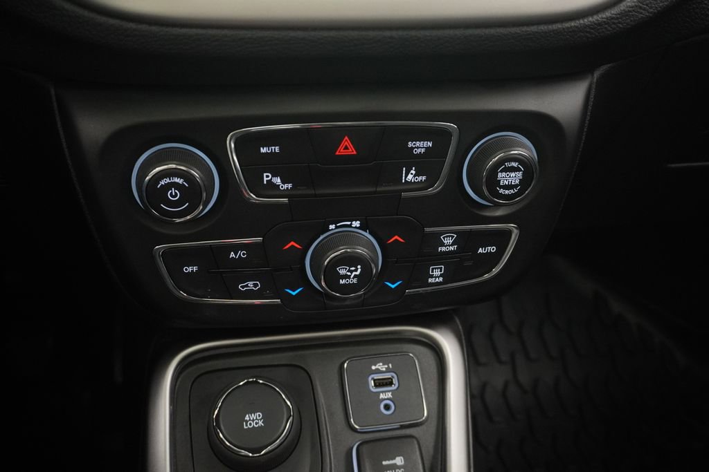 Certified 2020 Jeep Compass Latitude image 34