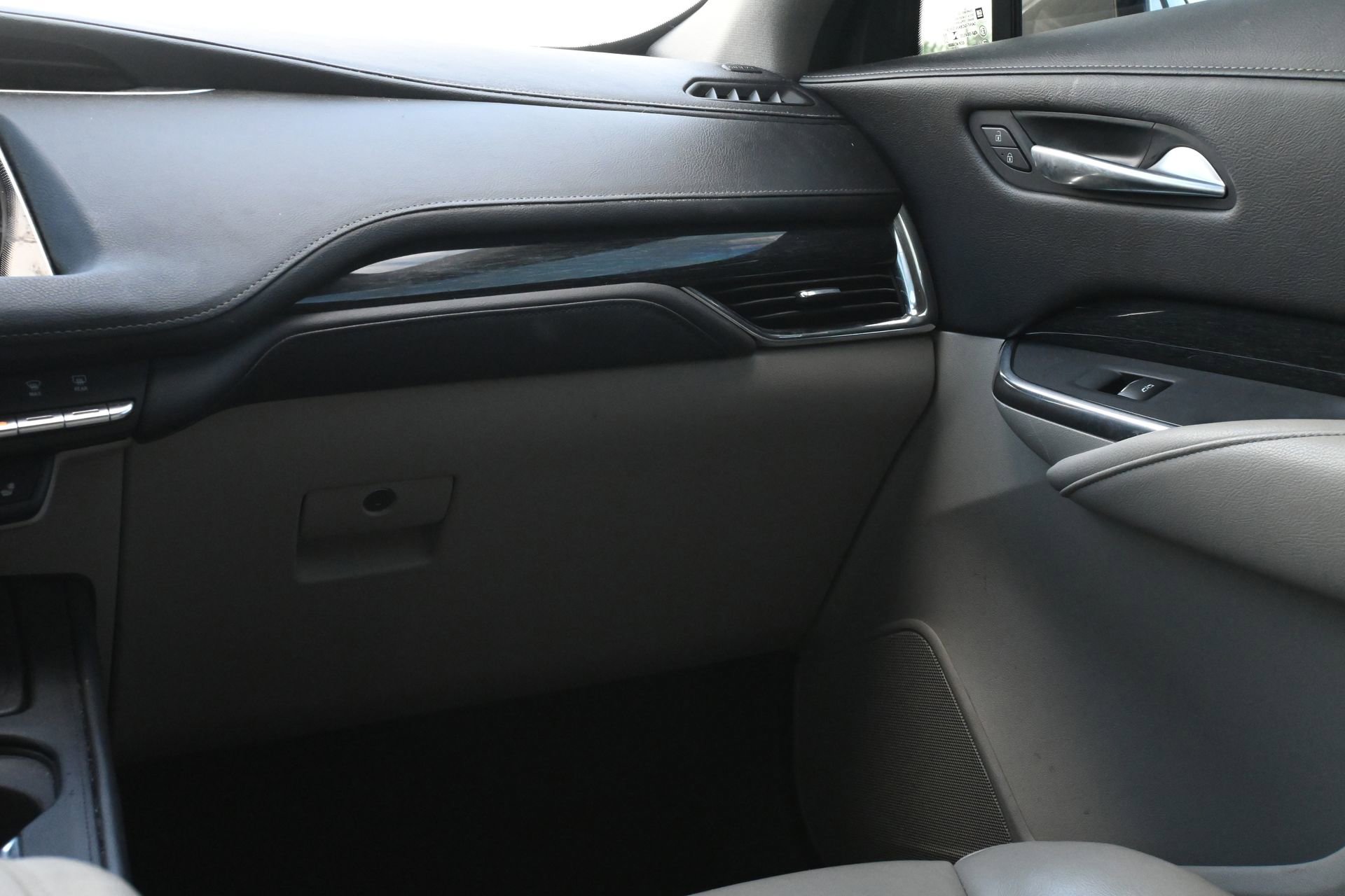 Certified 2023 Cadillac XT4 Premium Luxury FWD image 8