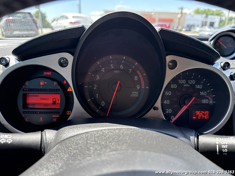 Used 2016 Nissan 370Z Coupe RWD image 17