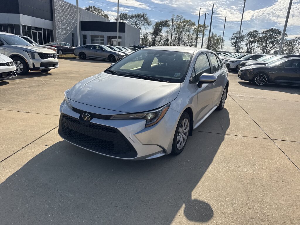 Used 2022 Toyota Corolla LE image 4