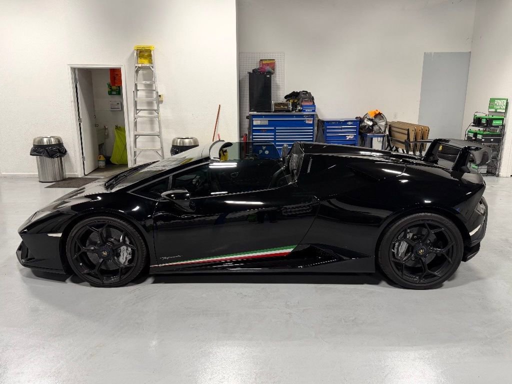 Used 2018 Lamborghini Huracan Performante image 16