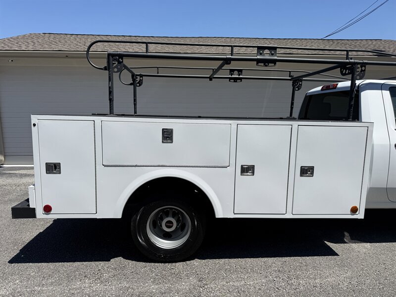 Used 2022 GMC Sierra 3500 Pro w/ Convenience Package RWD image 7