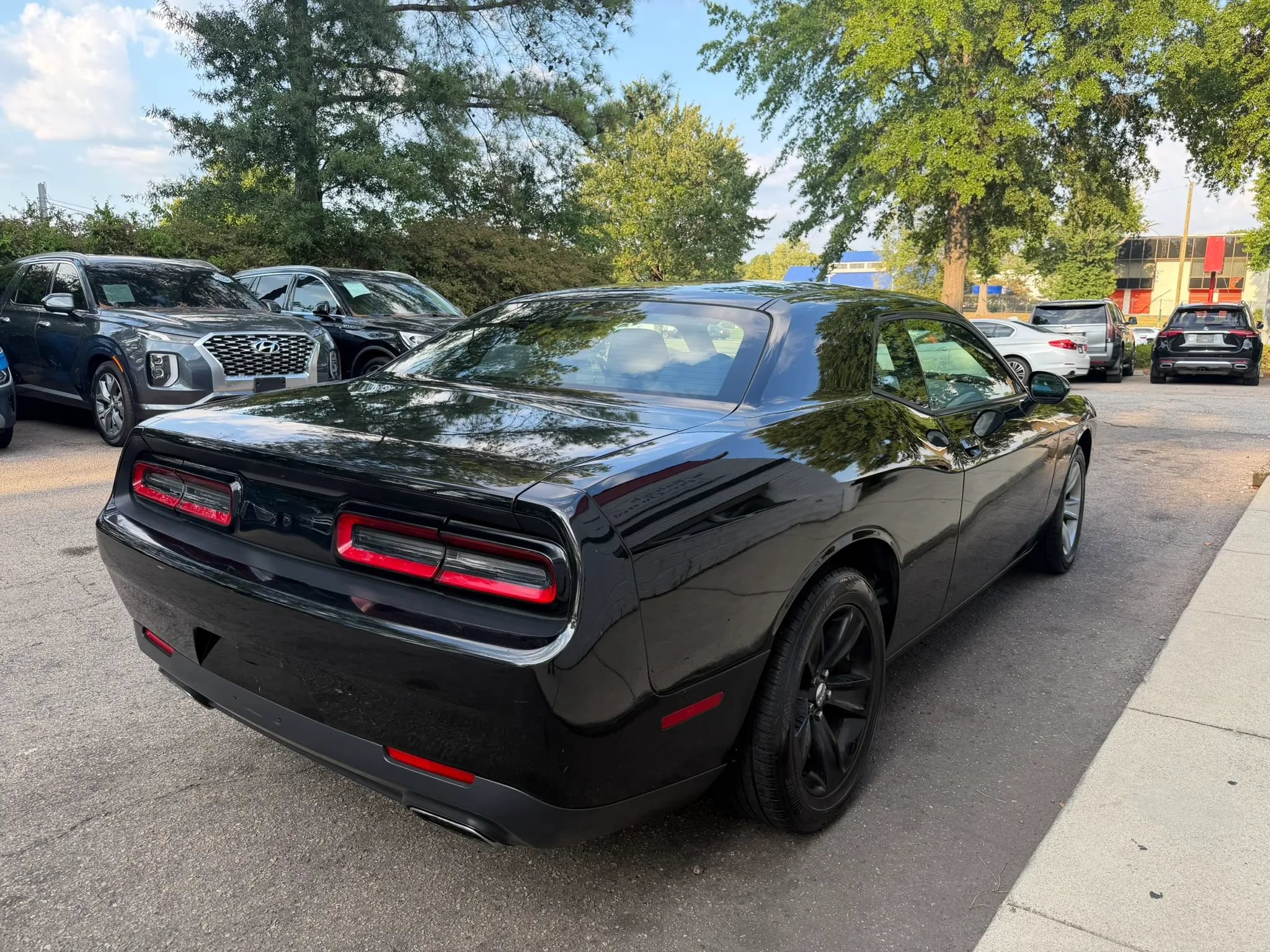 Used 2016 Dodge Challenger SXT RWD image 5