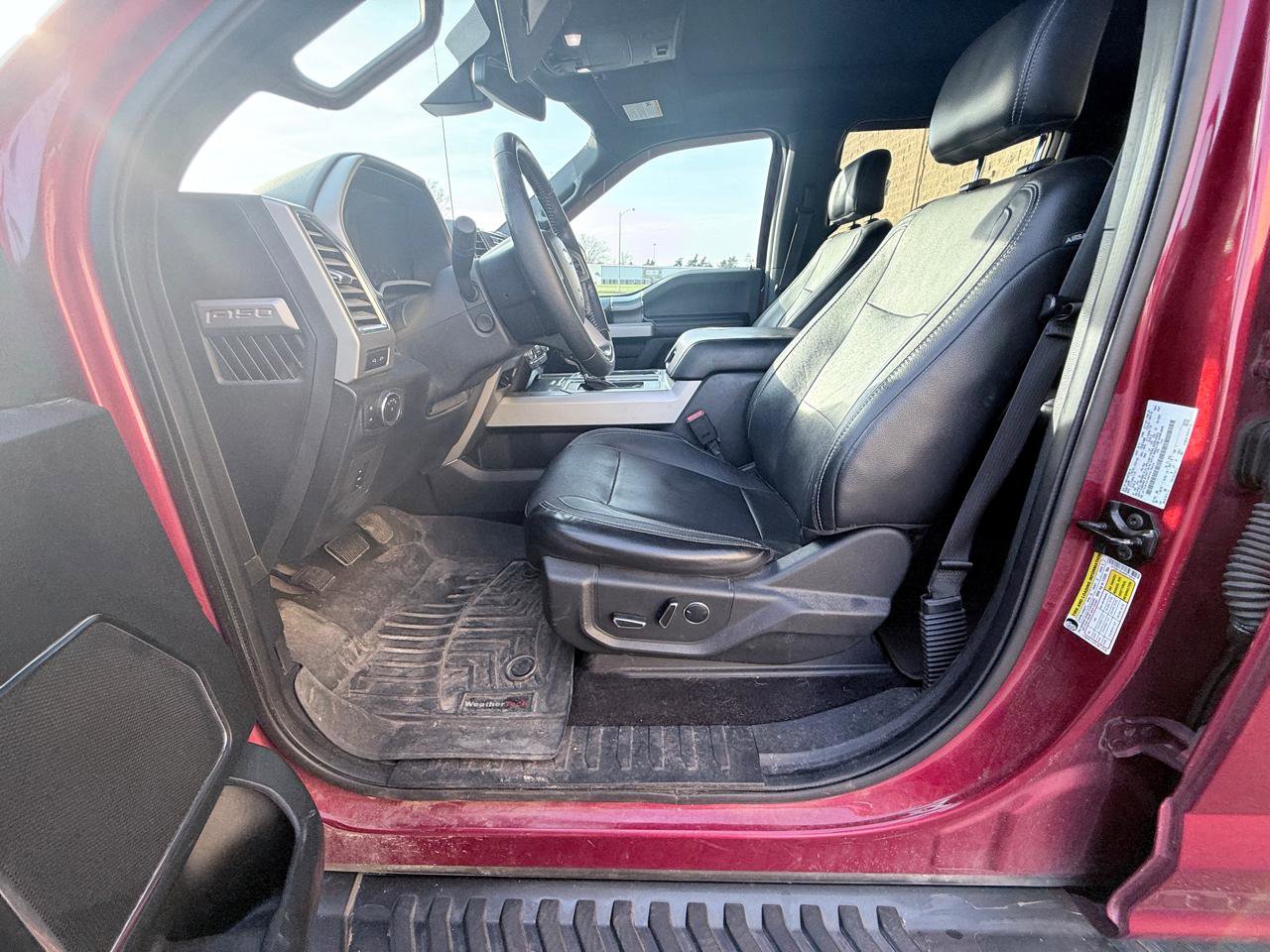 Used 2015 Ford F150 Lariat w/ Equipment Group 502A Luxury AWD/4WD image 10