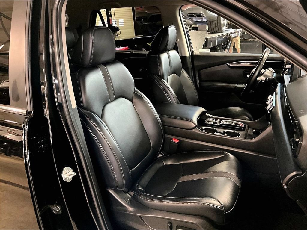 Used 2025 Honda Pilot EX-L image 11