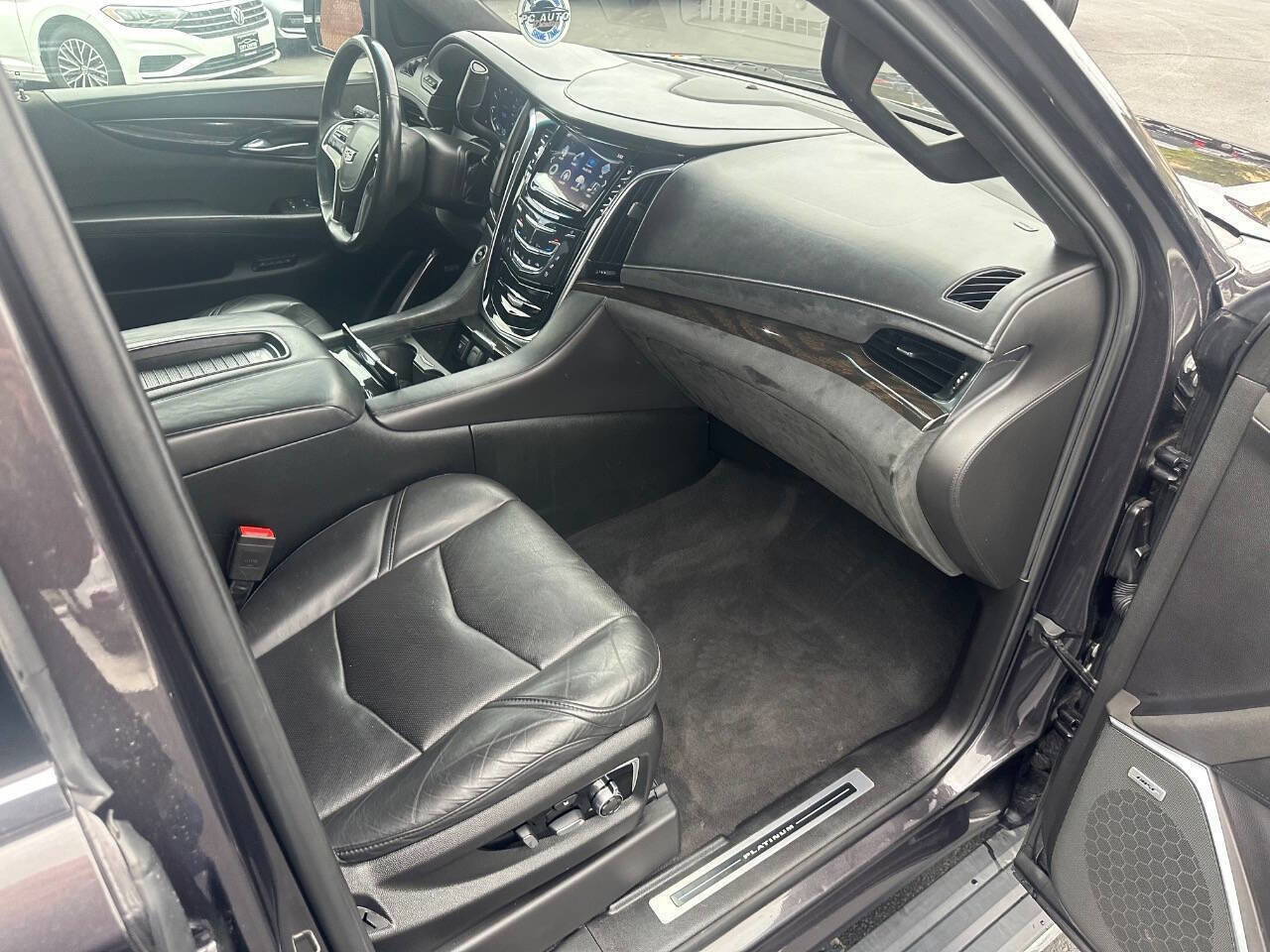 Used 2017 Cadillac Escalade ESV Platinum image 24