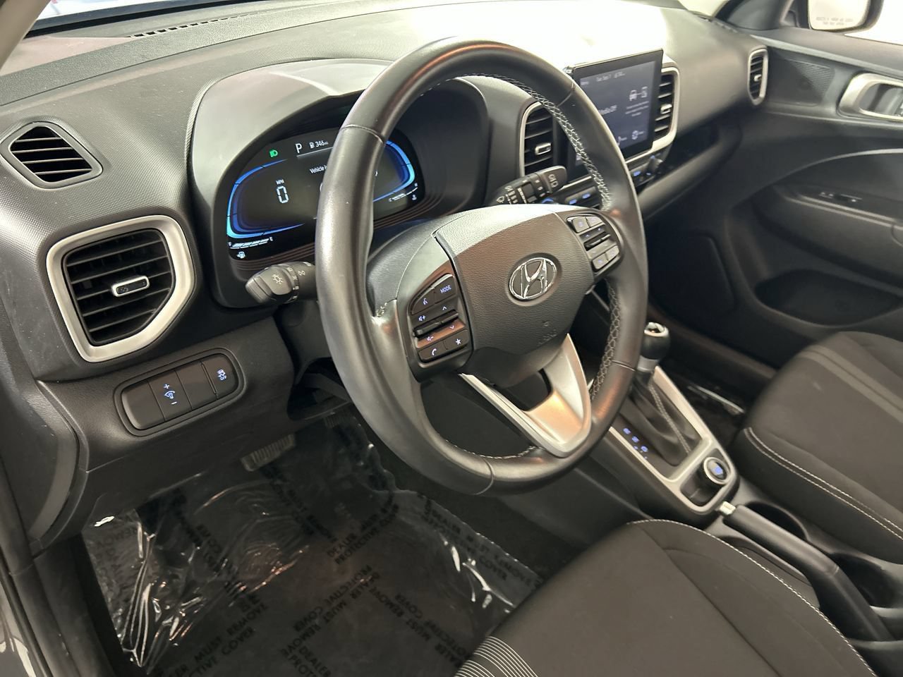 Used 2025 Hyundai Venue SEL FWD image 13