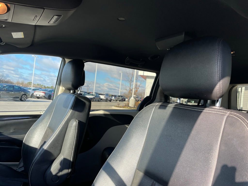 Used 2019 Dodge Grand Caravan SXT image 19