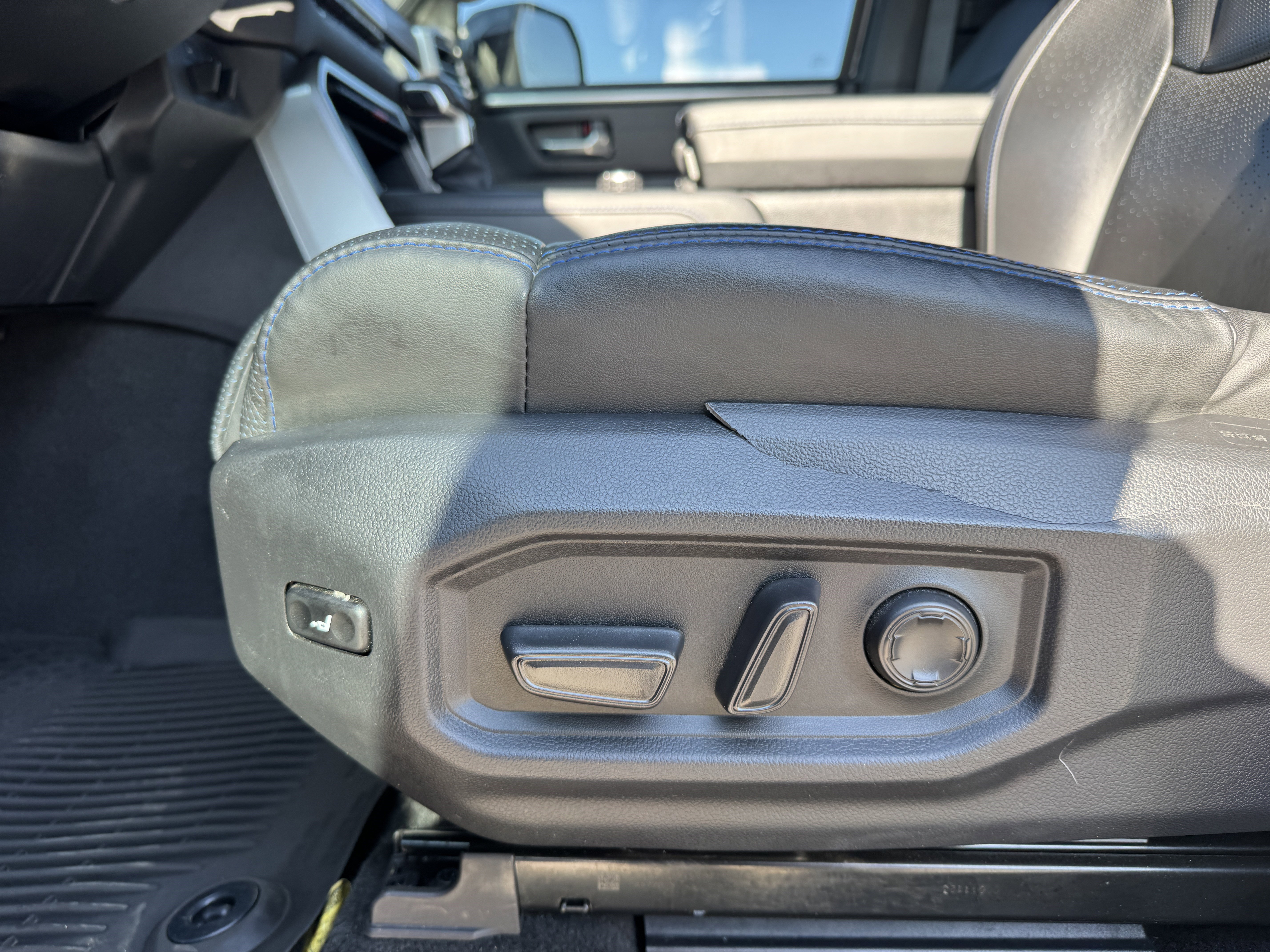 Used 2023 Toyota Tundra Platinum AWD/4WD image 12