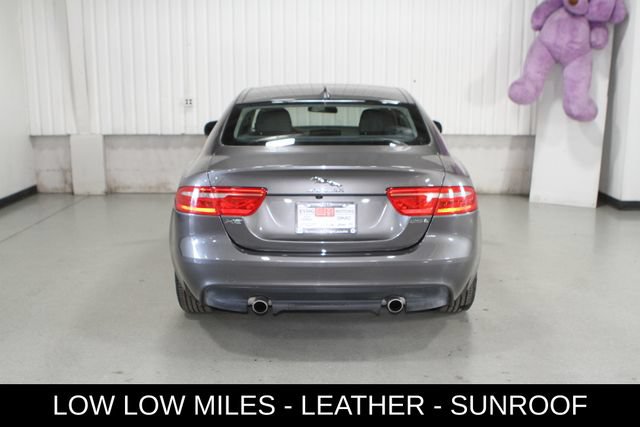 Used 2017 Jaguar XE Prestige RWD image 31