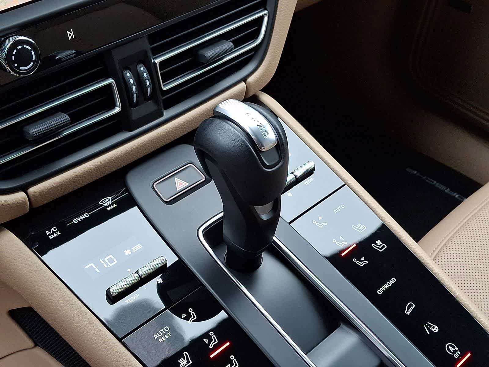 Used 2022 Porsche Macan AWD/4WD image 16