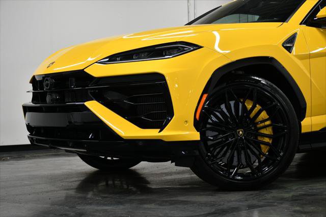 Used 2025 Lamborghini Urus SE AWD/4WD image 3