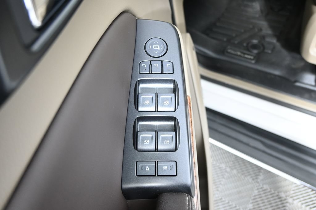 Used 2017 Chevrolet Suburban Premier AWD/4WD image 20