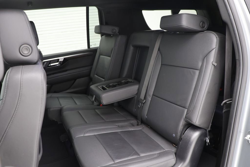 Used 2025 Chevrolet Suburban Z71 AWD/4WD image 12