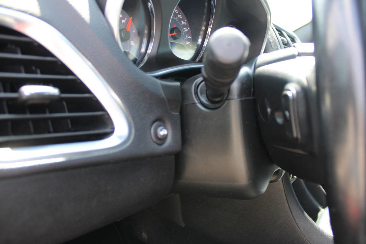 Used 2013 Dodge Avenger SXT w/ Blacktop Pkg FWD image 20