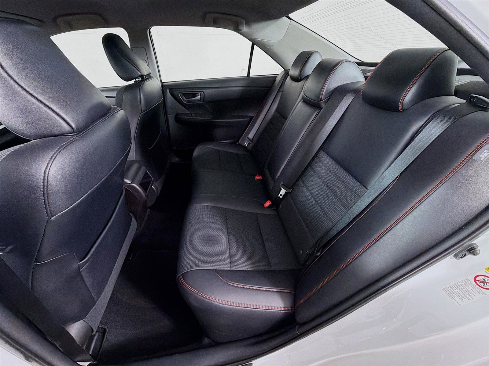 Used 2016 Toyota Camry SE FWD image 19