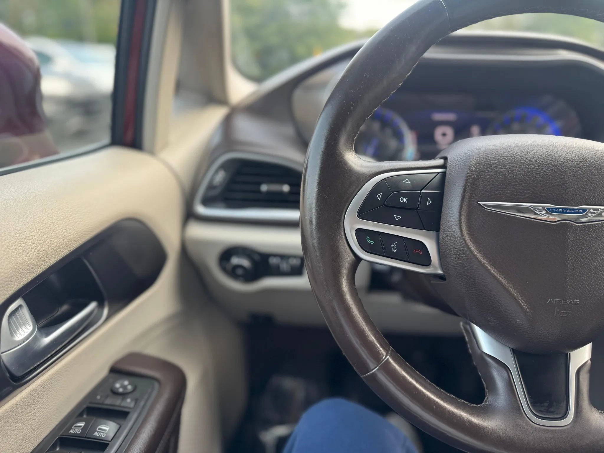 Used 2017 Chrysler Pacifica Touring-L Plus image 22