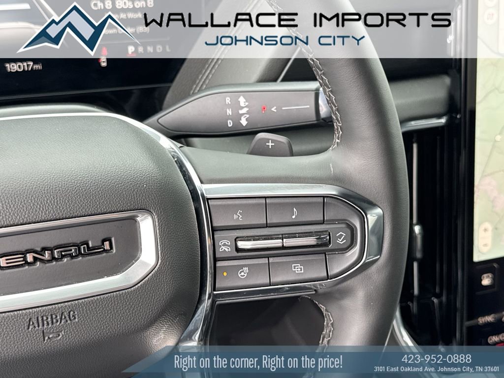 Used 2025 GMC Yukon Denali AWD/4WD image 32