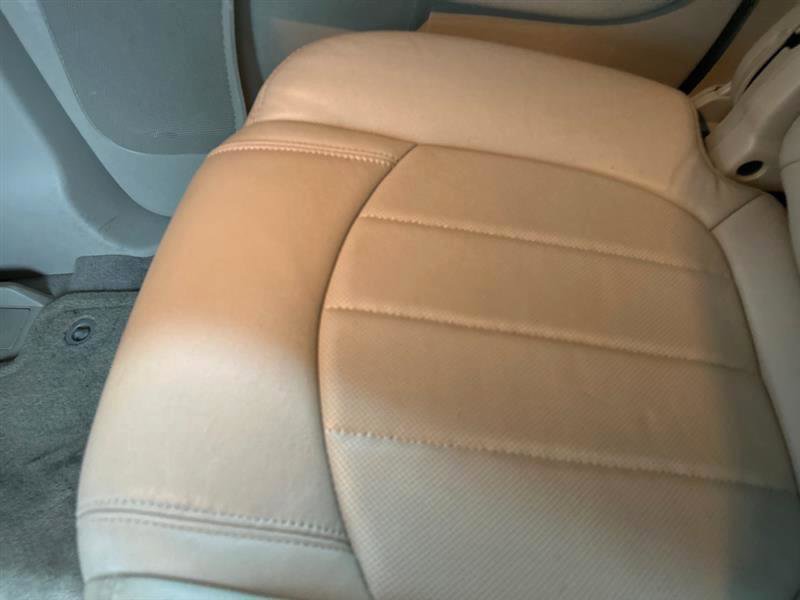 Used 2011 Buick Enclave CXL image 17